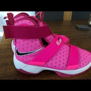 LeBron James NIKE SOLDIER X. Basketball SIZE 4